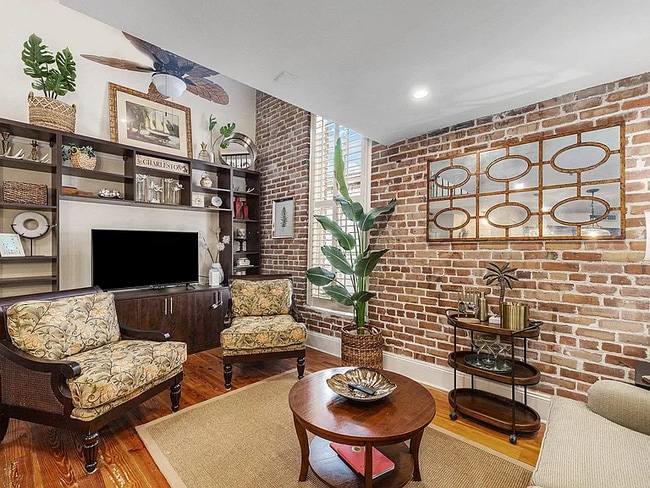 157 Calhoun St