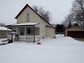 1026 Race St in Huntingburg, IN - Building Photo