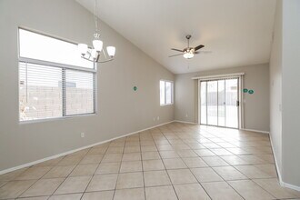 30365 Maple Chase Dr in San Tan Valley, AZ - Foto de edificio - Building Photo