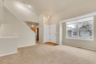 4208 S Himalaya Way in Aurora, CO - Building Photo - Building Photo