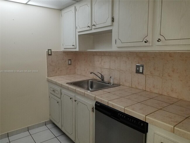 14415 N Kendall Dr-Unit -304G in Miami, FL - Building Photo - Building Photo