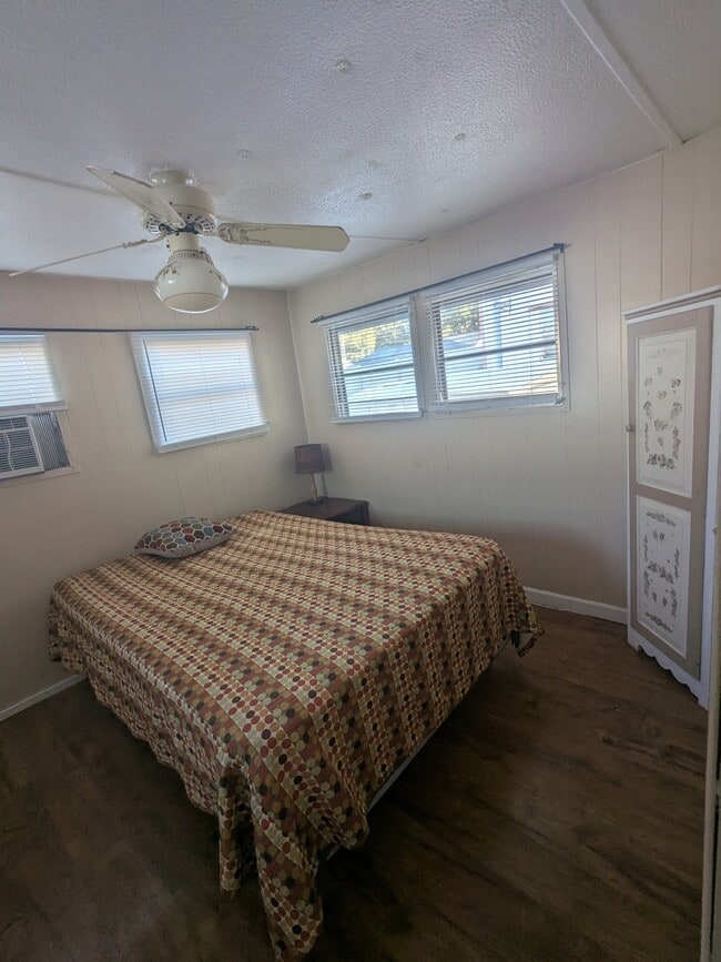 120 Fortner Ave in Lakeland, FL - Foto de edificio - Building Photo