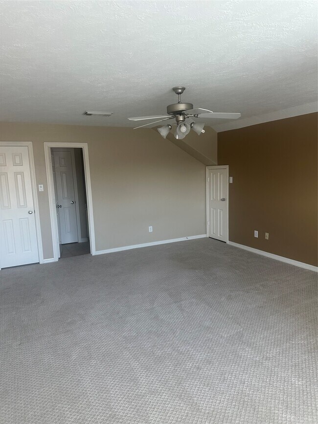 property at 11627 Royal Oaks Trce