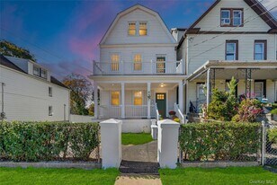 44 Madeleine Ave in New Rochelle, NY - Building Photo