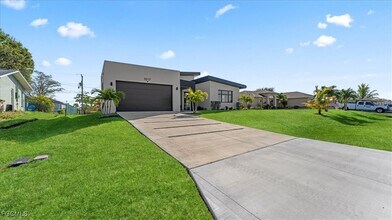 1017 NE 4th Pl in Cape Coral, FL - Building Photo - Building Photo