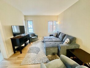 19 Wiget St, Unit APT404 in Boston, MA - Foto de edificio - Building Photo