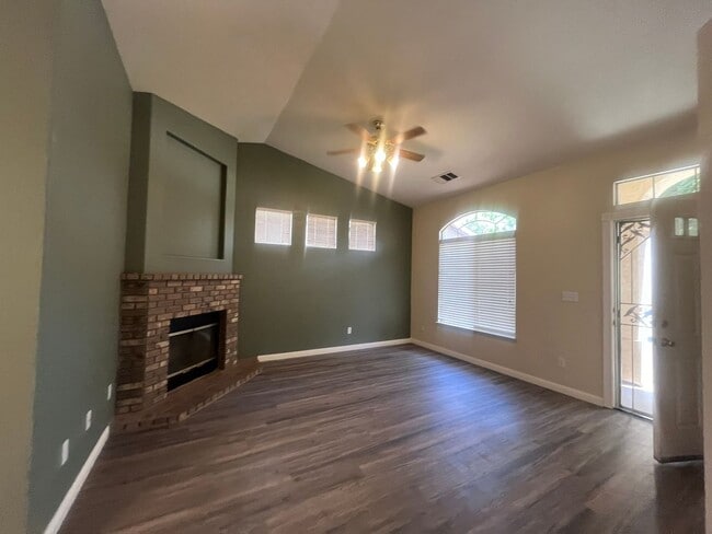 1900 Modoc Ave in Tulare, CA - Building Photo - Building Photo