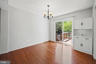 2362 Hunters Square Ct in Reston, VA - Building Photo - Building Photo