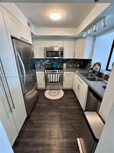 555 NE 15th St, Unit 17K in Miami, FL - Building Photo - Building Photo