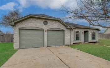 2538 Knights Cir in Stafford, TX - Foto de edificio - Building Photo