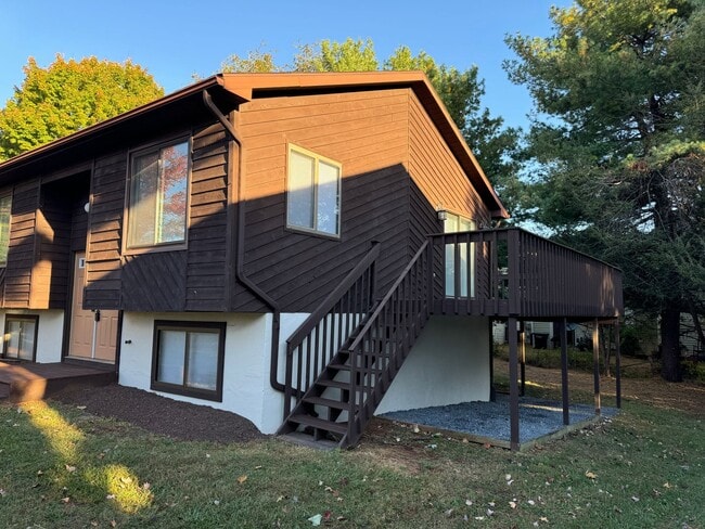 566 Viewmont Ct in Harrisonburg, VA - Building Photo - Building Photo