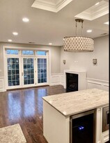 2008 W Erie St, Unit 2W in Chicago, IL - Building Photo