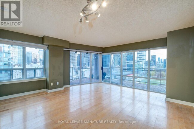 255 Richmond St E in Toronto, ON - Building Photo - Building Photo