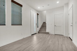 131 Fable in Irvine, CA - Building Photo - Building Photo