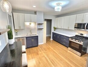 2634 N Bartlett Ave, Unit Upper in Milwaukee, WI - Building Photo - Building Photo