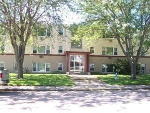 Admiral Apartments in Huron, SD - Foto de edificio