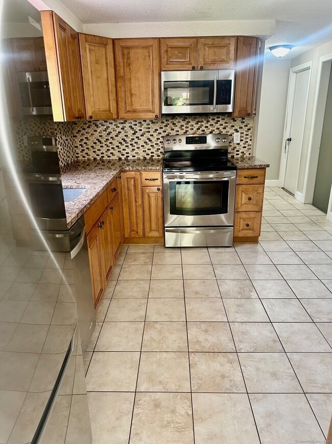254 Sand Hill Rd in South Windsor, CT - Building Photo - Building Photo