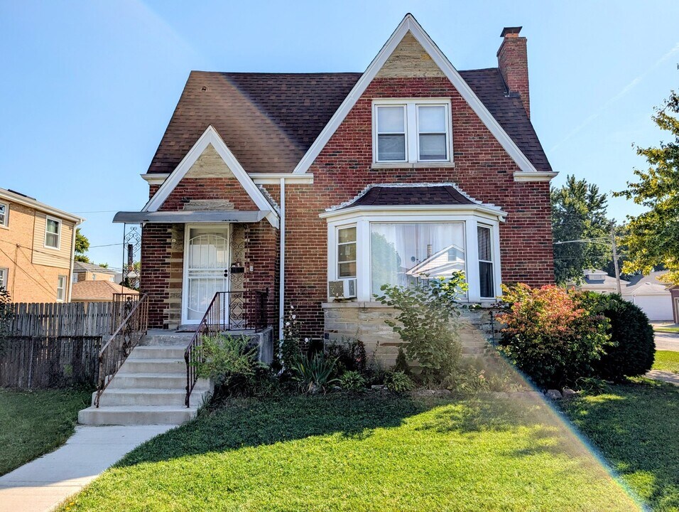 2617 N 74th Ave in Elmwood Park, IL - Building Photo
