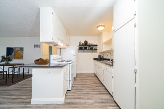 570 S Lincoln Ave, Unit 10 in El Cajon, CA - Foto de edificio - Building Photo