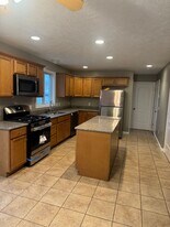 13-15 Westwood Dr in Springfield, MA - Building Photo