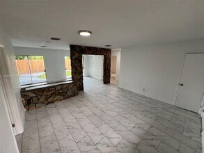 4421 NW 33rd St in Lauderdale Lakes, FL - Building Photo - Building Photo