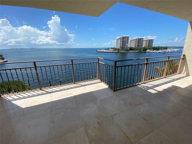 1632 S Bayshore Ct in Miami, FL - Building Photo - Building Photo