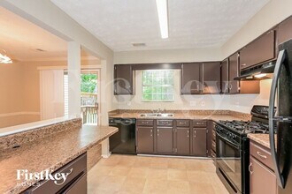 2945 Aspen Woods Entry in Atlanta, GA - Building Photo - Building Photo