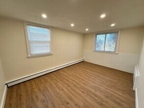 176 Summit Ave, Unit 5 in Quincy, MA - Foto de edificio - Building Photo