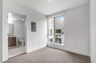 1168 S Barrington Ave in Los Angeles, CA - Building Photo - Building Photo