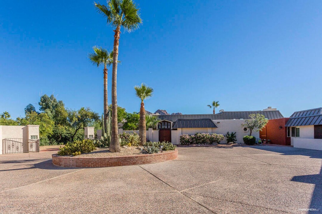 4544 E Pebble Ridge Rd in Paradise Valley, AZ - Building Photo