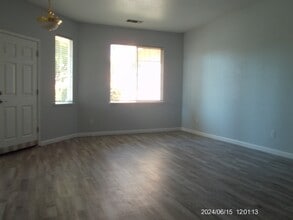 1007 Mariposa Dr in Yuba City, CA - Building Photo - Building Photo