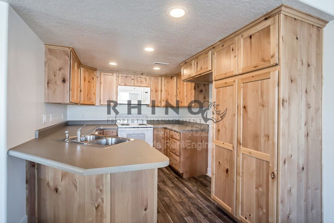 834 Lennox St in Midvale, UT - Building Photo