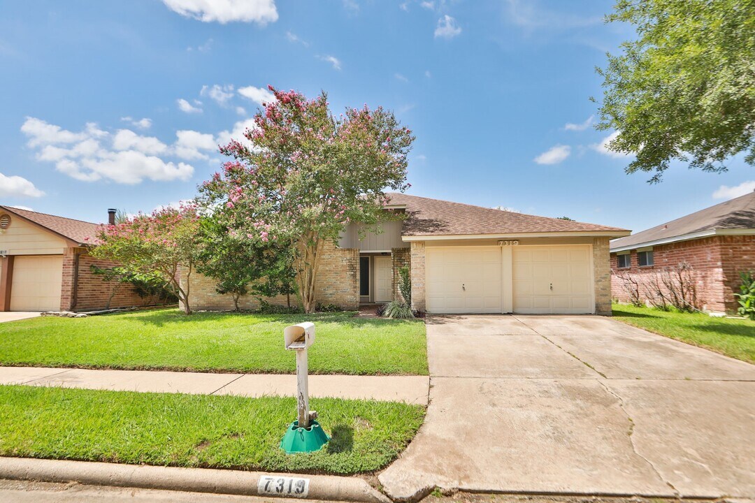 7319 Dew Mist Ln in Houston, TX - Building Photo