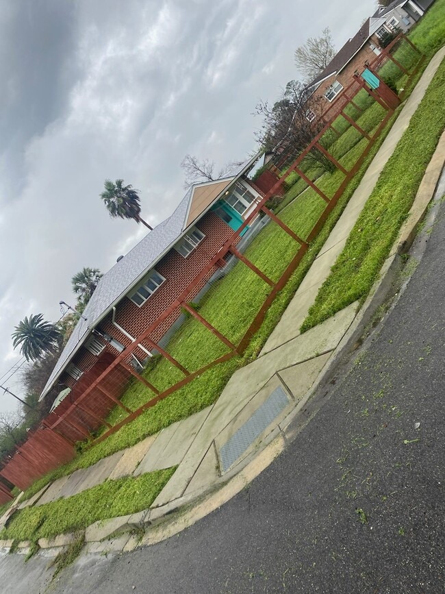property at 6900 E Laverne St