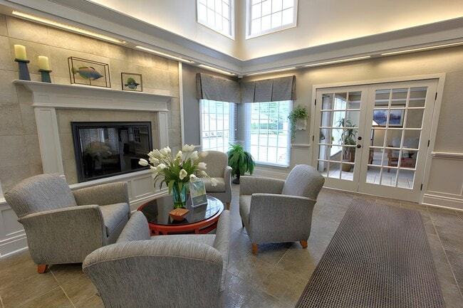 Country Club Manor in Williamsville, NY - Foto de edificio - Building Photo