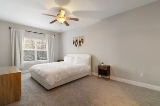 590 James Maxwell Rd in Atlanta, GA - Foto de edificio - Building Photo