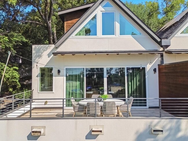 2712 Oak Springs Dr in Austin, TX - Building Photo - Building Photo