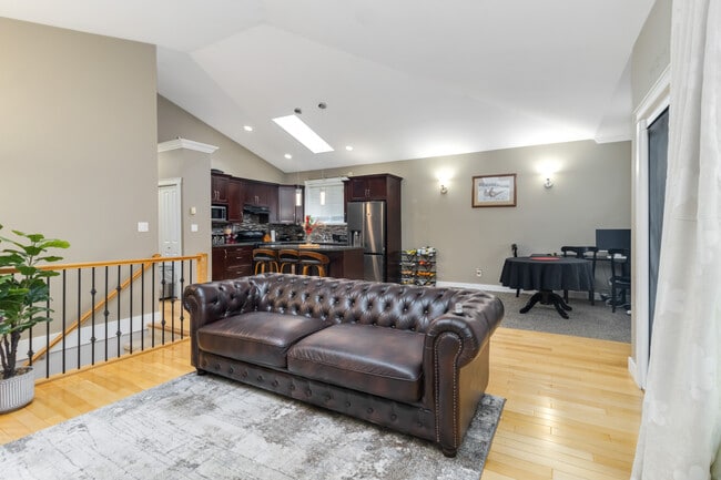 909 Cavalcade Terr in Victoria, BC - Building Photo - Building Photo