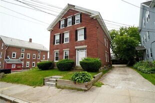 26 Farm St in Woonsocket, RI - Building Photo