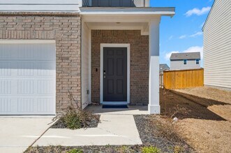 109 Harry Callahan Dr in Jarrell, TX - Foto de edificio - Building Photo