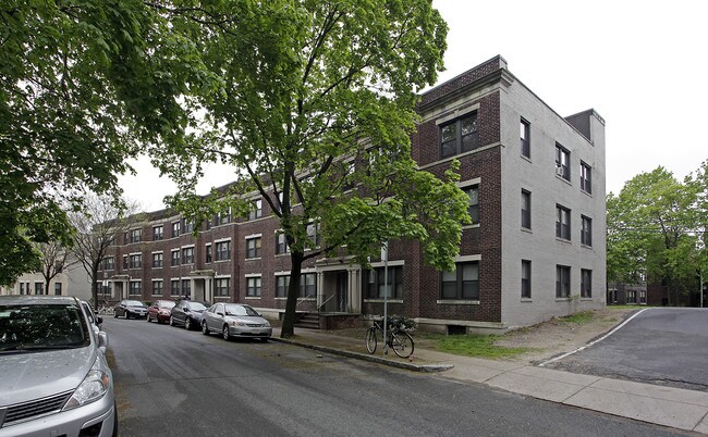 19-27 Egremont Rd in Brighton, MA - Foto de edificio - Building Photo