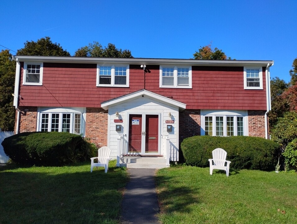 15 Robert Arey Dr in Randolph, MA - Building Photo