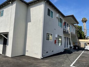 Lyman Place Apartments in Los Angeles, CA - Foto de edificio - Building Photo