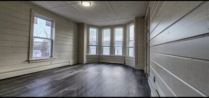 26-28 Depot St in Hillsboro, NH - Foto de edificio - Building Photo