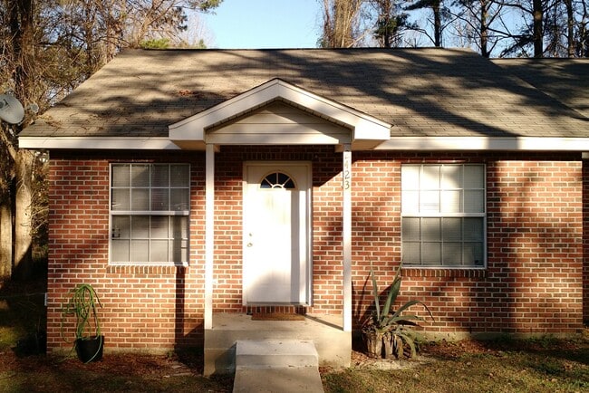 property at 2423 Chateau Ln