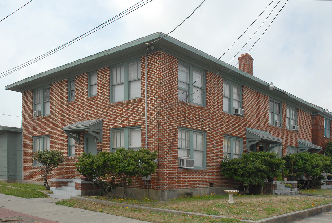 2101 Avenue P in Galveston, TX - Foto de edificio