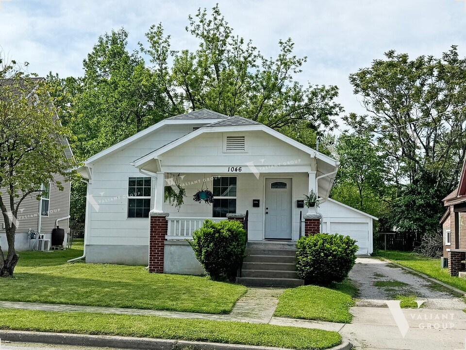 1046 W State St in Springfield, MO - Building Photo