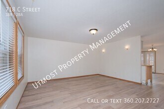 718 C St in Washougal, WA - Building Photo - Building Photo