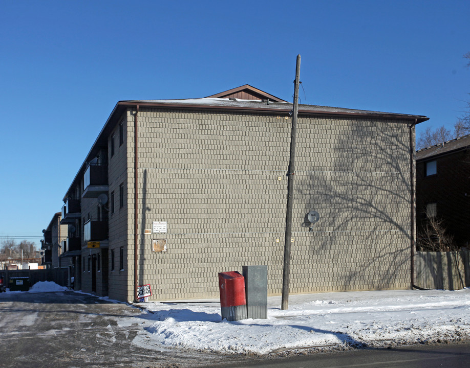 350 Malaga Rd in Oshawa, ON - Building Photo