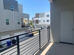 27226 Cranmore Wy in Valencia, CA - Foto de edificio - Building Photo